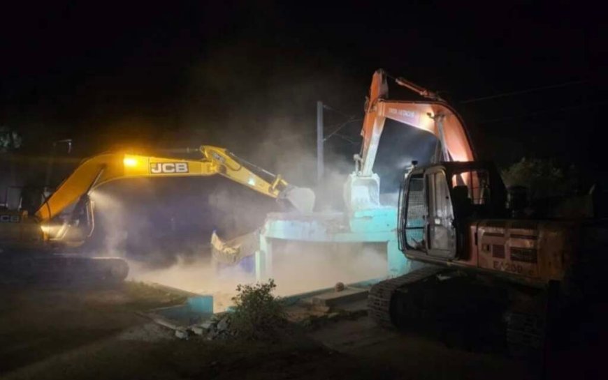 उधम सिंह नगर: रेलवे भूमि पर अवैध मजार का ध्वस्तीकरण, प्रशासन की निर्णायक कार्रवाई