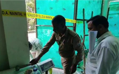 उत्तराखंड समाचार: विकास प्राधिकरण ने अवैध निर्माण पर कसी नकेल, सील किया निर्माणाधीन भवन