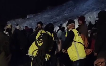 उत्तराखंड: बर्फ से भरे रास्ते पर सेल्फी लेते समय यात्री गिरा, एसडीआरएफ ने बचाई जान