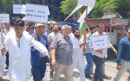 सरकार के खिलाफ प्रदर्शन कर कांग्रेसियों ने कहा आज बहू-बेटियां सुरक्षित नहीं