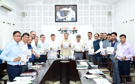 उत्तराखंड सौर ऊर्जा में बना देश का प्रमुख मॉडल, सीएम धामी ने जारी की सौर जागरूकता पुस्तिका