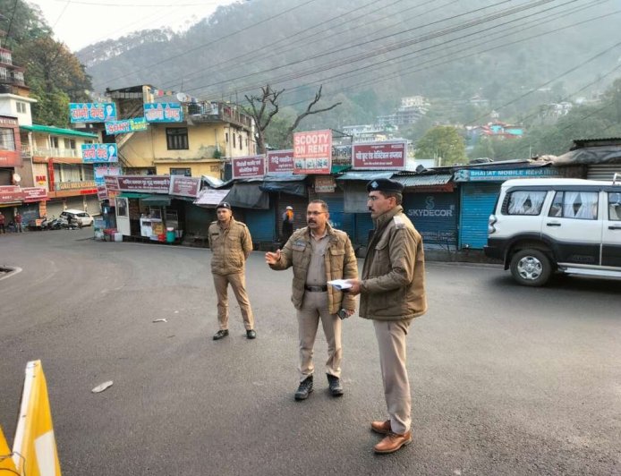 कैंची धाम-भवाली क्षेत्र में वीकेंड ट्रैफिक की दृष्टि से नैनीताल पुलिस का सुरक्षा अभियान, सुबह से शुरू हुई तैनाती