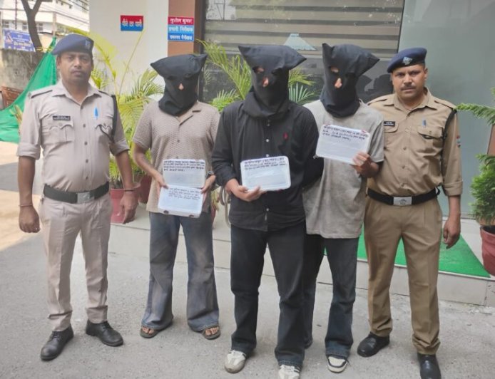 नैनीताल: पुलिस ने तमंचे की नोक पर लूट करने वाले तीन युवकों को दबोचा