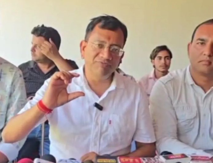समाज सेवा में नई उम्मीद: वीआरएस के बाद शिक्षा और स्वास्थ्य के क्षेत्र में उतरे ताराचंद