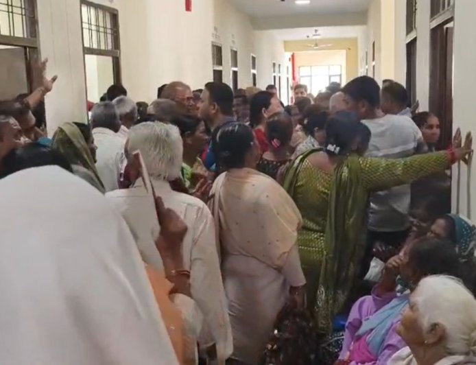 डोईवाला तहसील में प्रशासनिक संकट: बुजुर्ग पेंशनधारियों की मुसीबतें बढ़ीं