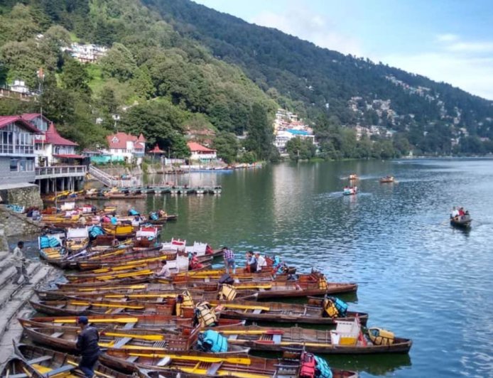 नैनीताल: झीलों के बीच छिपे हैं सुकून भरे स्थल, जो हर यात्री को करेंगे आकर्षित!