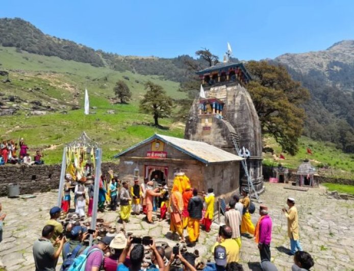 द्वितीय केदार श्री मद्महेश्वर धाम के कपाट खुले, भक्तों की जयकारों से गूंजा पूरा क्षेत्र