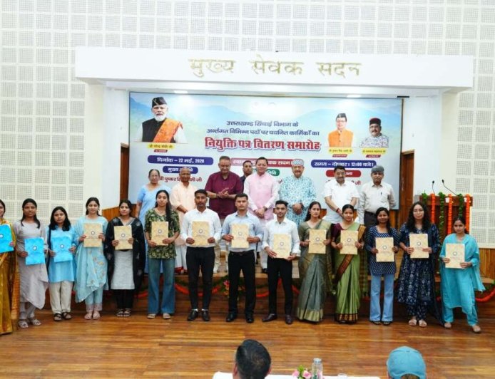 उत्तराखंड जॉब्स: मुख्यमंत्री धामी ने 483 अभ्यर्थियों को अधिकारी नियुक्ति पत्र सौंपे, रोजगार में बढ़ रही है गति