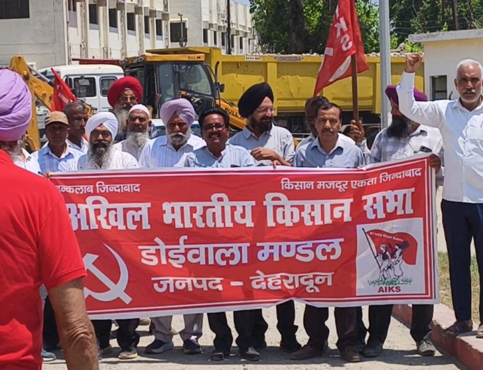 गन्ना किसानों की आवाज़: विद्युत विभाग की मनमानी के खिलाफ डोईवाला में प्रदर्शन