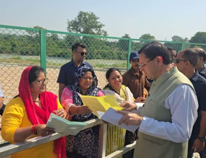 खटीमा: सीएम धामी ने लोहियाहेड हेलीपैड पर जनता की सुनीं समस्याएं, त्वरित समाधान के दिए निर्देश
