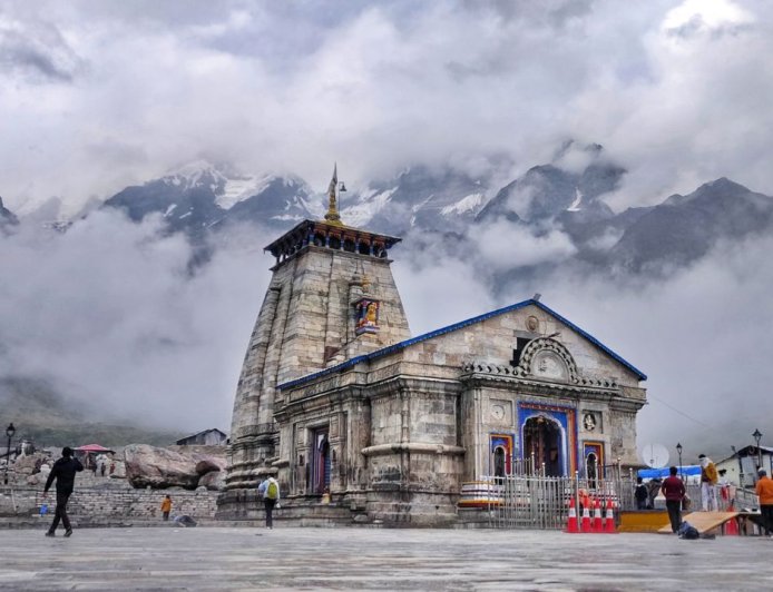 केदारनाथ यात्रा पुनः प्रारंभ, मौसम में सुधार के साथ प्रशासन ने हटाई रोक