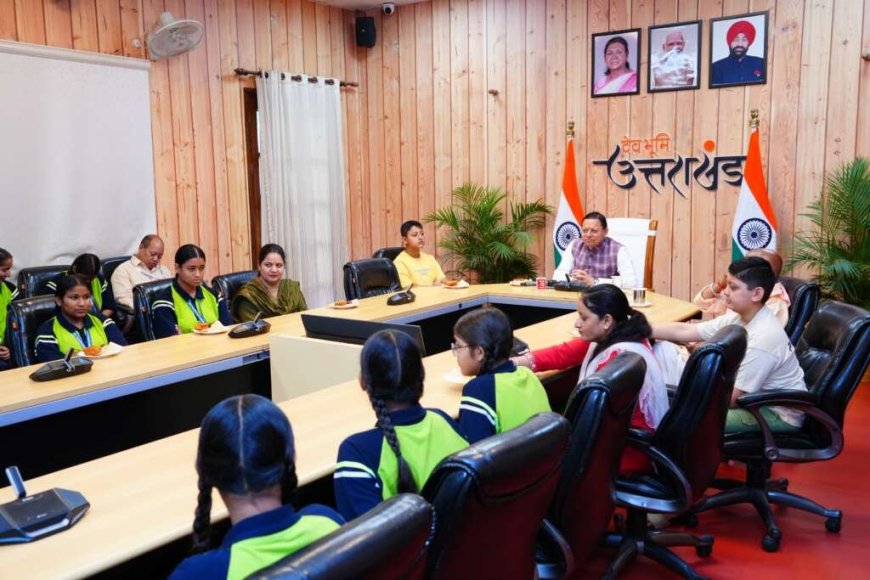 मुख्यमंत्री धामी ने बालिकाओं के साथ सुनी पीएम मोदी की 'मन की बात', कहा- यह है सशक्त बदलाव का माध्यम