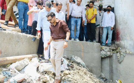 देहरादून में रिस्पना नदी के पुनरुद्धार अभियान की गति में तेजी, डीएम ने की निरीक्षण