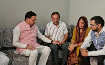 अल्मोड़ा में शहीद लेफ्टिनेंट बीरेश्वर गोस्वामी के परिजनों से मिले मुख्यमंत्री धामी, बलिदान को किया नमन