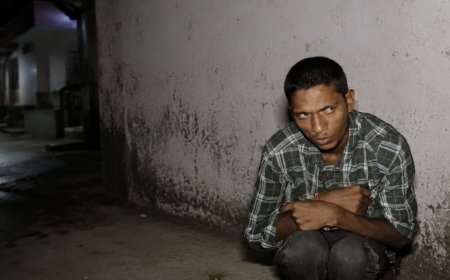 बच्चों को पैसे और खाने का लालच देकर पीछे-पीछे घूम रहा था युवक! लोगों ने देखा तो मच गया हड़कंप, फिर हुआ बड़ा खुलासा