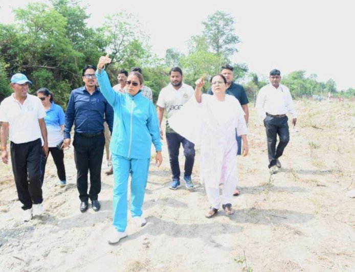 खेल मंत्री रेखा आर्या ने खेल विश्वविद्यालय की भूमि का किया निरीक्षण, खिलाड़ियों के सपनों का तीर्थ बताया