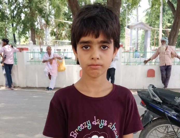 बल्लिया: अनाथ बच्ची सोनिका की संपत्ति पर अपनों का गिद्धदृष्टि, फर्जी वसीयत का गंभीर आरोप