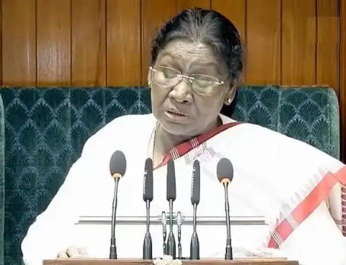 राष्ट्रपति द्रौपदी मुर्मू का देहरादून आगमन, कड़ी सुरक्षा व्यवस्था और रूट डायवर्जन