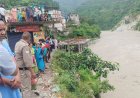 रुद्रप्रयाग में भीषण जलप्रलय: मंदाकिनी नदी में उफान, NDRF की टीम महिलाओं की बचाने में जुटी