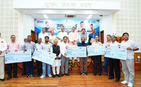 उत्तराखंड में स्वच्छ ईंधन आधारित वाहनों को प्रोत्साहन, सीएम धामी ने बांटे सब्सिडी चेक