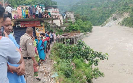 रुद्रप्रयाग में भीषण जलप्रलय: मंदाकिनी नदी में उफान, NDRF की टीम महिलाओं की बचाने में जुटी