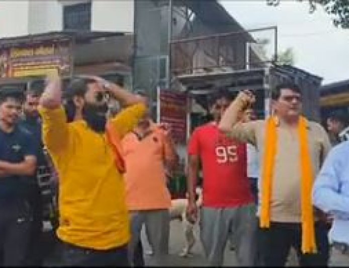 जाखणीधार में नाबालिग को दुकान में बंद करने का मामला, हिंदू संगठनों का विरोध तेज