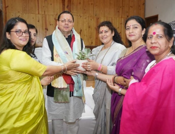 मुख्यमंत्री पुष्कर सिंह धामी को उनके कार्यकाल पर विभिन्न संगठनों का सम्मान
