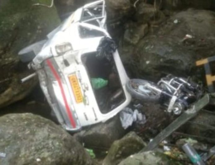 नैनीताल हाई-वे पर टवेरा और बुलेट की भीषण भिड़ंत, जानिए पूरा मामला