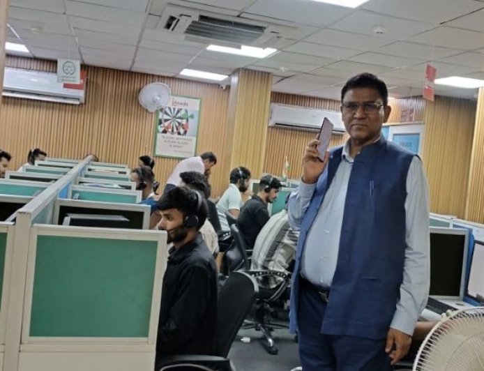 रात्रि बारह बजे यूपीसीएल उपभोक्ता शिकायत कॉल सेंटर का निरीक्षण, प्रबंध निदेशक ने उठाए सवाल