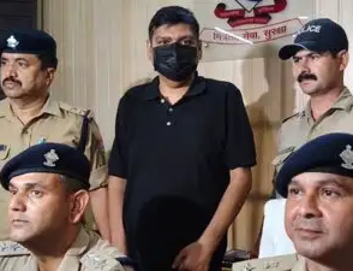 देहरादून पुलिस ने पूर्व मुख्य सचिव के बेटे को आईपीएस बनकर ठगी करने पर किया गिरफ्तार