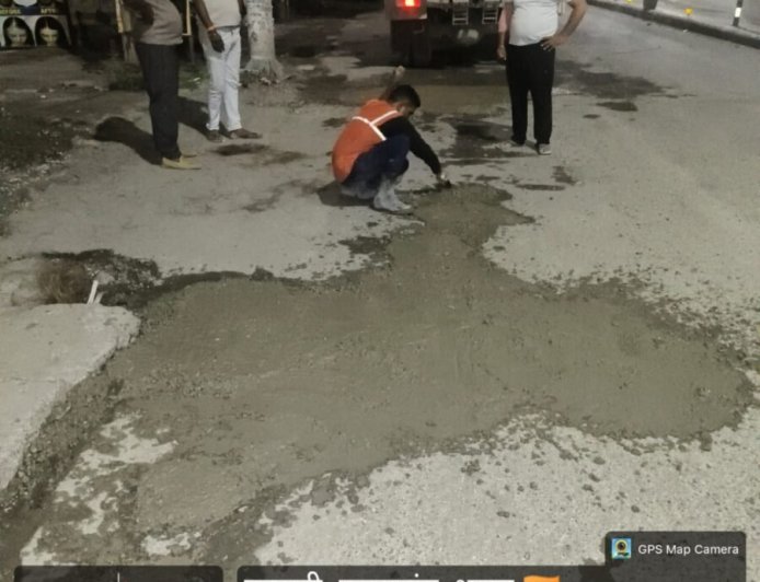 हल्द्वानी में गड्ढे भरने का कार्य शुरू, प्रमुख मार्गों पर तेजी से चल रहा पैचवर्क