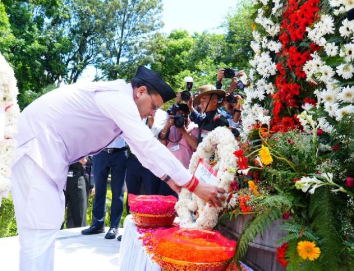 मुख्यमंत्री पुष्कर सिंह धामी ने कारगिल विजय दिवस पर शहीदों को दी श्रद्धांजलि