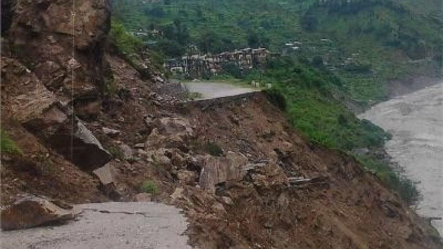 उत्तराखंड में मूसलाधार बारिश का कहर; 50 गाड़ियां फंसी, 16 गांवों का संपर्क टूटा