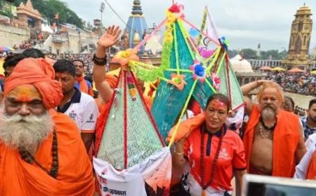 उत्तराखंड की रेखा आर्य ने हरकी पैड़ी से कांवड़ उठाकर 2036 ओलंपिक की सफलता की की कामना