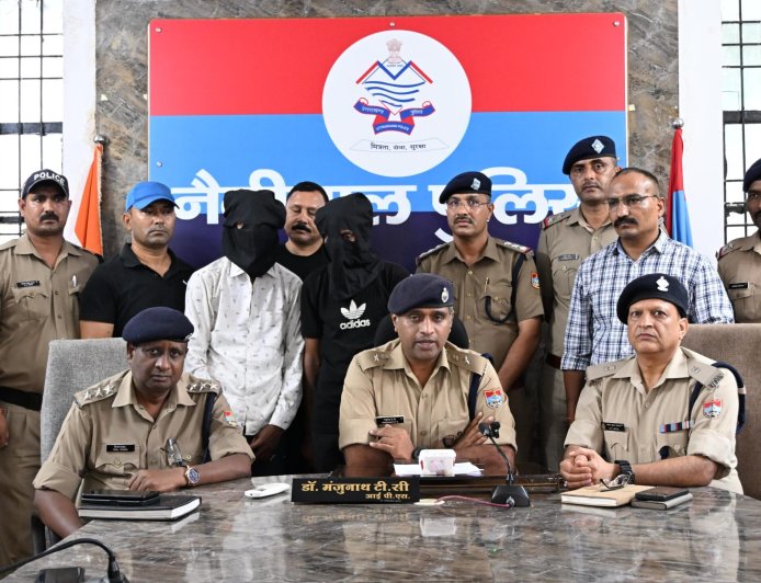 नैनीताल: बुजुर्ग महिला से झपटमारी करने वाले बदमाशों को पुलिस ने सिखाया सबक