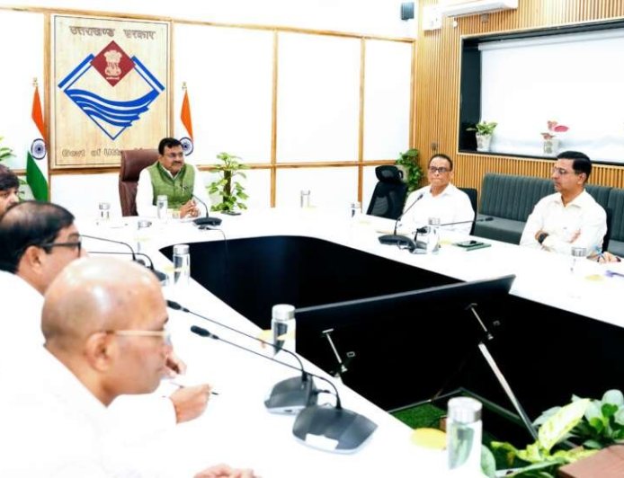 उत्तराखंड: विकास कार्यों में तेजी लाने के लिए मुख्य सचिव ने दिए सख्त निर्देश
