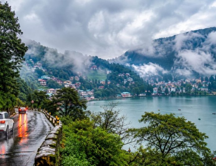 नैनीताल यात्रा से पहले जानें महत्वपूर्ण बातें: बारिश से बदल गया पहाड़ों का नजारा, मौसम विभाग की चेतावनी