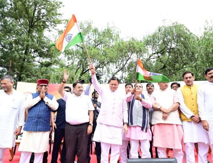 देहरादून में सीएम धामी की तिरंगा यात्रा: एकता और अखंडता का संकल्प लें