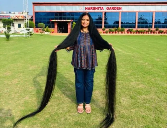 उत्तराखंड की रेणु धारियाल ने बालों के साथ इतिहास रचा, 8 फीट 10 इंच लंबे होने पर गिनीज वर्ल्ड रिकॉर्ड बनाया
