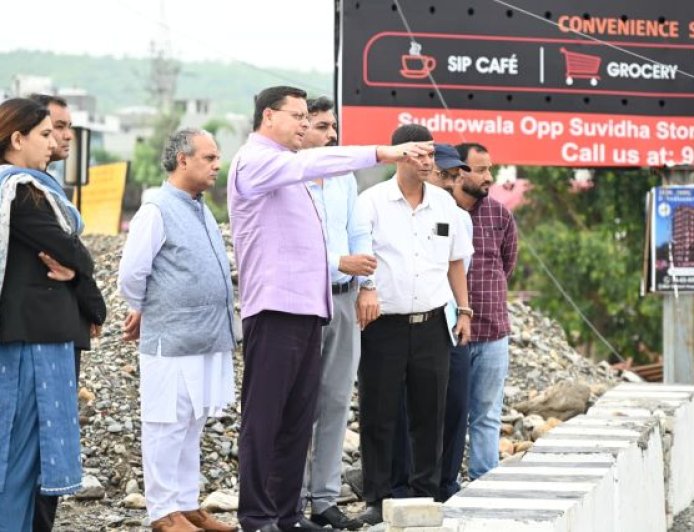 मुख्यमंत्री का नंदा की चौकी पुल के एप्रोच रोड का निरीक्षण, गुणवत्ता और सुरक्षा का लिया जायजा