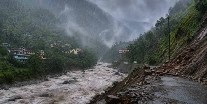 उत्तराखंड के 12 जिलों में अगले 24 घंटे फ्लैश फ्लड का भारी खतरा, मौसम विभाग ने जारी किया अत्यावश्यक चेतावनी