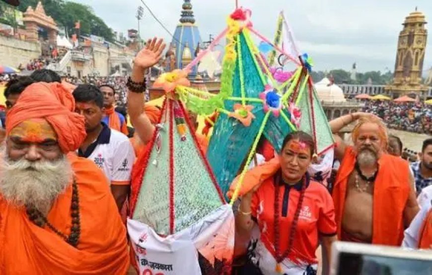 उत्तराखंड की रेखा आर्य ने हरकी पैड़ी से कांवड़ उठाकर 2036 ओलंपिक की सफलता की की कामना